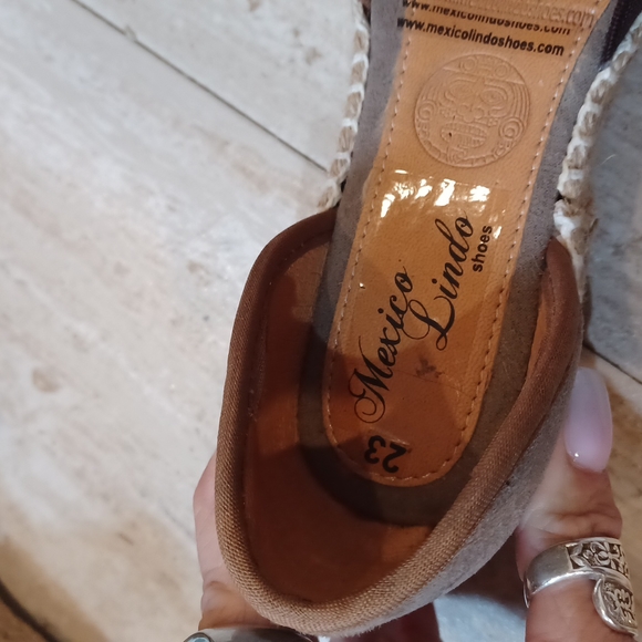 Stunning Mexico Lindo Floral Espadrilles - Picture 4 of 13